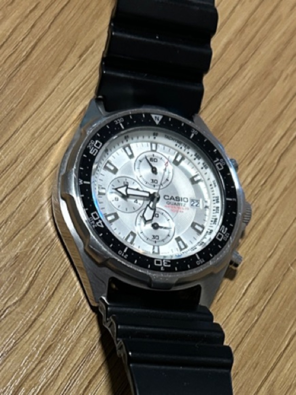 Casio Silver Dial Black Bezel Men's Watch - Picture 3 of 3